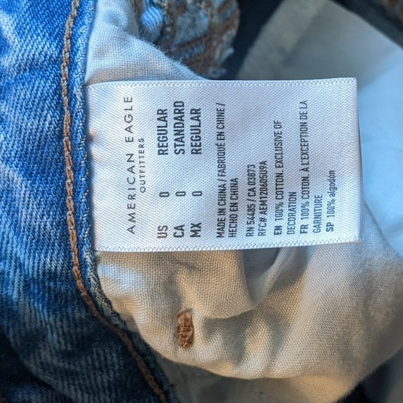 Light Wash American Eagle Mom Jeans - Picture 4 of 5